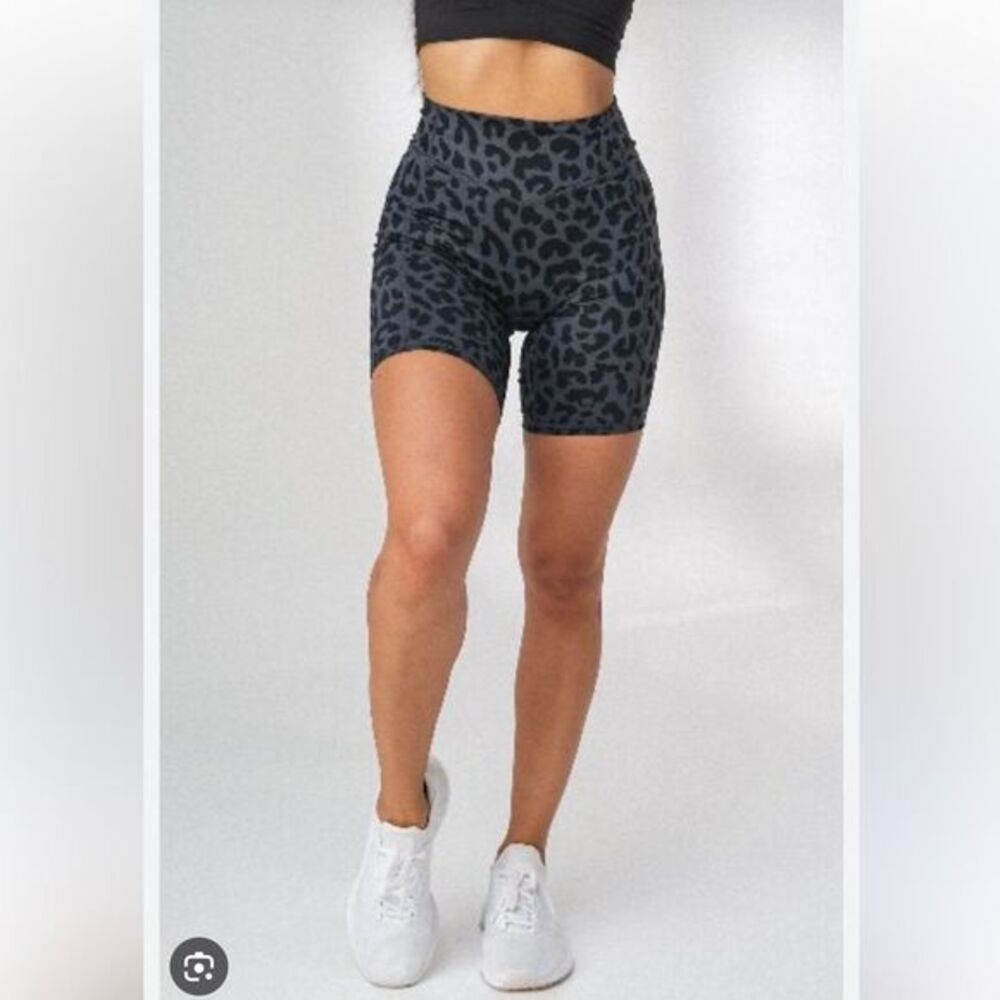 Balance Athletica Womens M Ascend Rider Biker Shorts King Cheetah Midnight Black